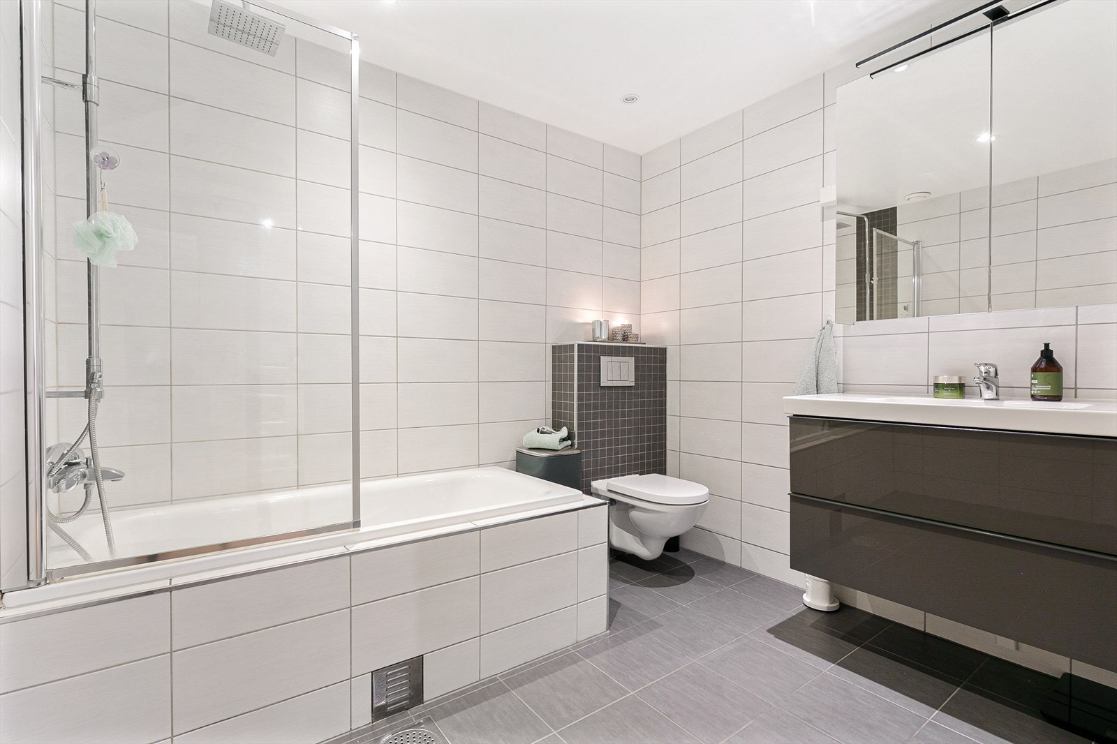 Pent flislagt bad/wc fra 2014 med varmekabler Galleribilde