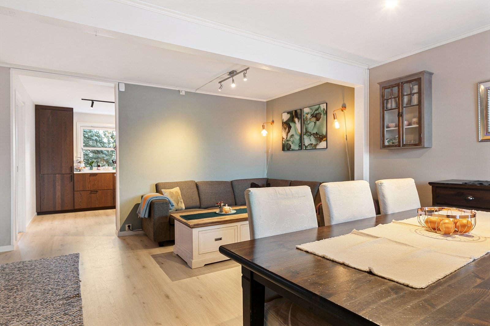 Delvis åpen kjøkkenløsning Galleribilde