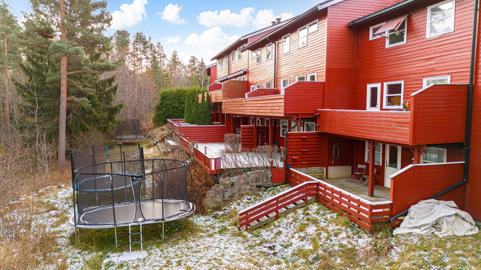 Stor platting og hage Galleribilde