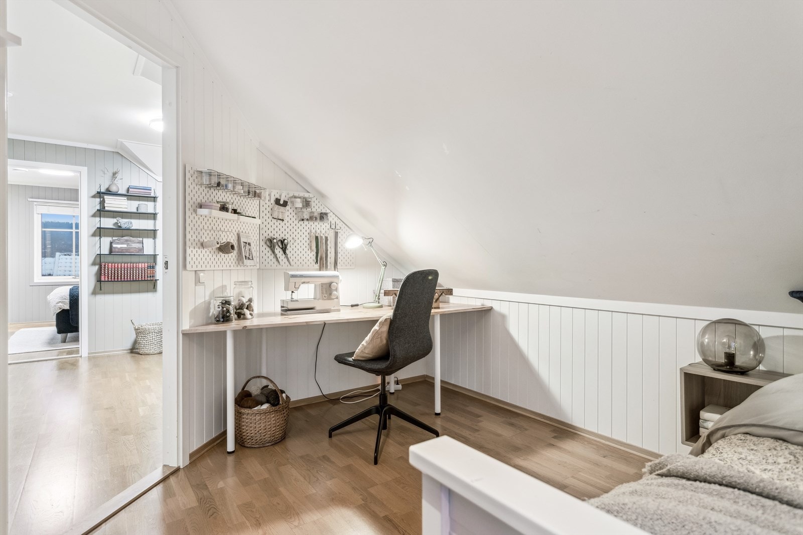 Soverommene innredes enkelt etter familiens behov og ønsker. Galleribilde