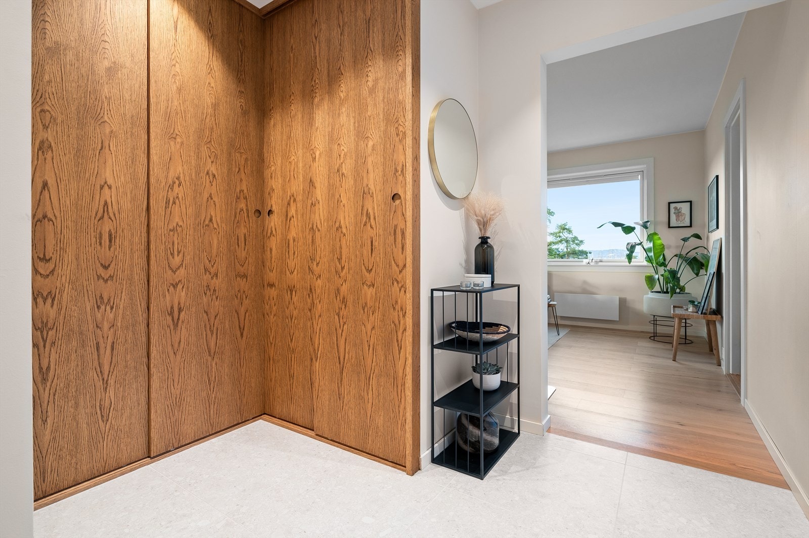 Moderne og lekre fliser på gulvet, som både er fine å se på, praktiske og enkle å rengjøre. Galleribilde