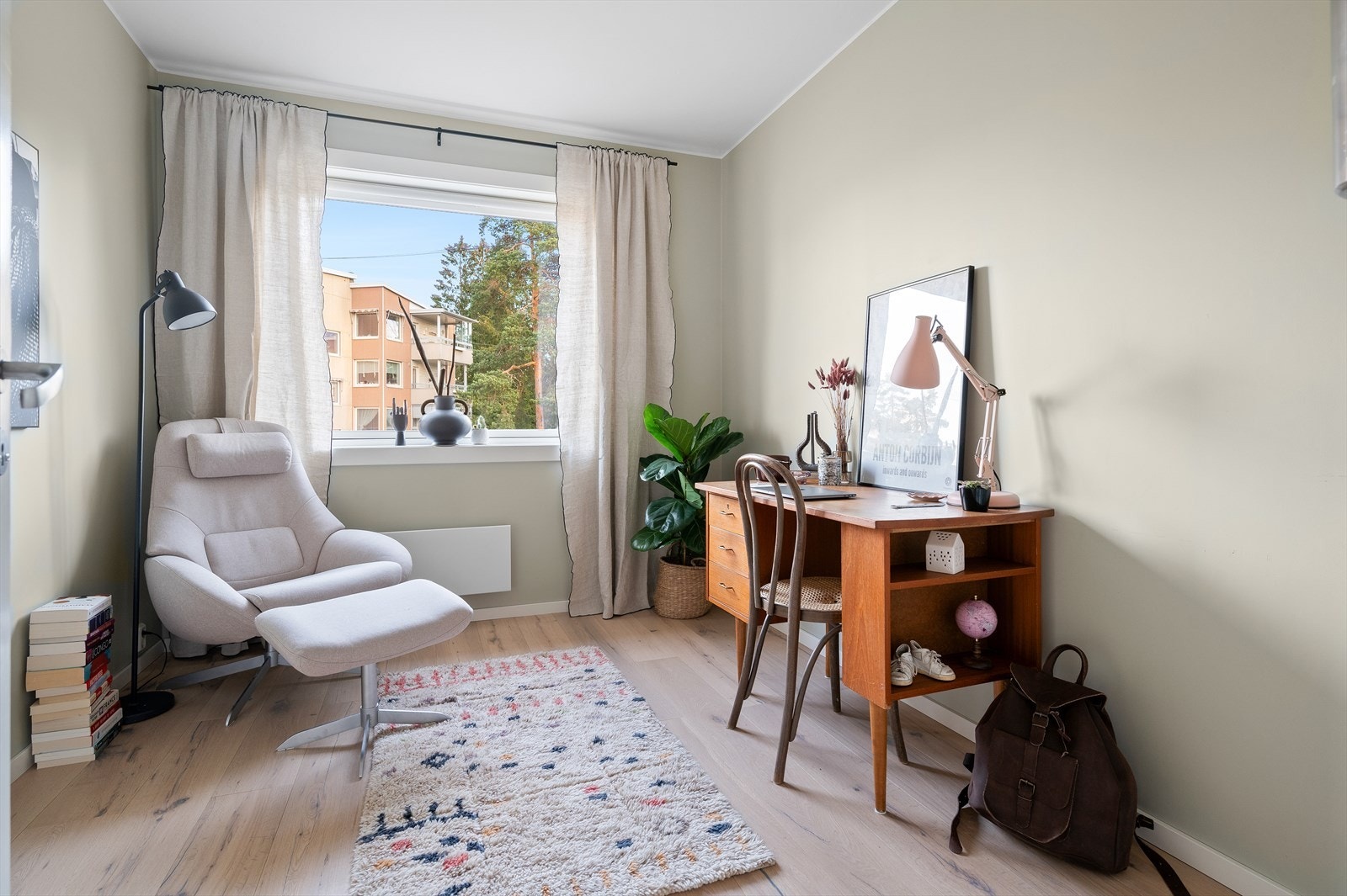 Begge soverom har plass til både seng, garderobeløsning og øvrige småmøbler. Galleribilde