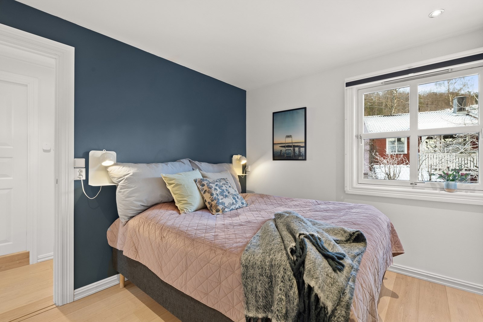 Hovedsoverommet har plass til dobbeltseng og et nattbord hvis ønskelig Galleribilde