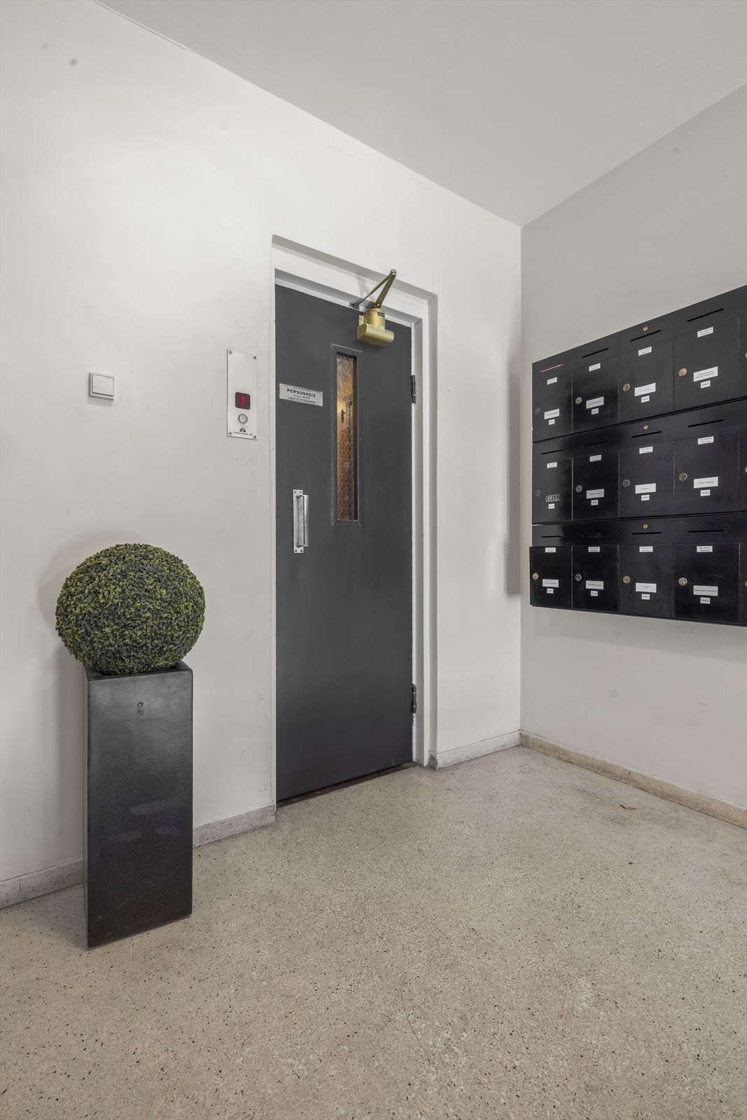 Det er personheis i bygget Galleribilde