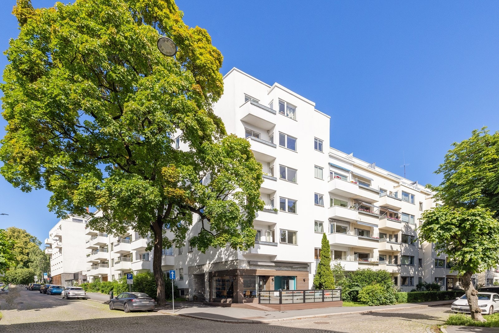 Gabels gate 47 er en Funksjonalistisk boliggård over seks etasjer tegnet av tidligere arkitekt Ahasverus Munthe-Kaas Vejre Galleribilde