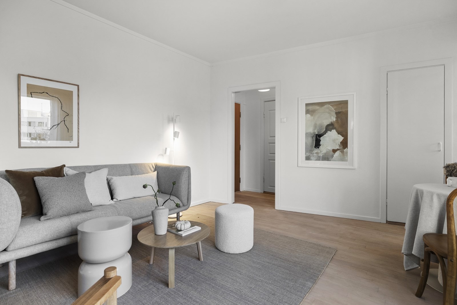Ekstra skapplass i et praktisk innebygget skap Galleribilde
