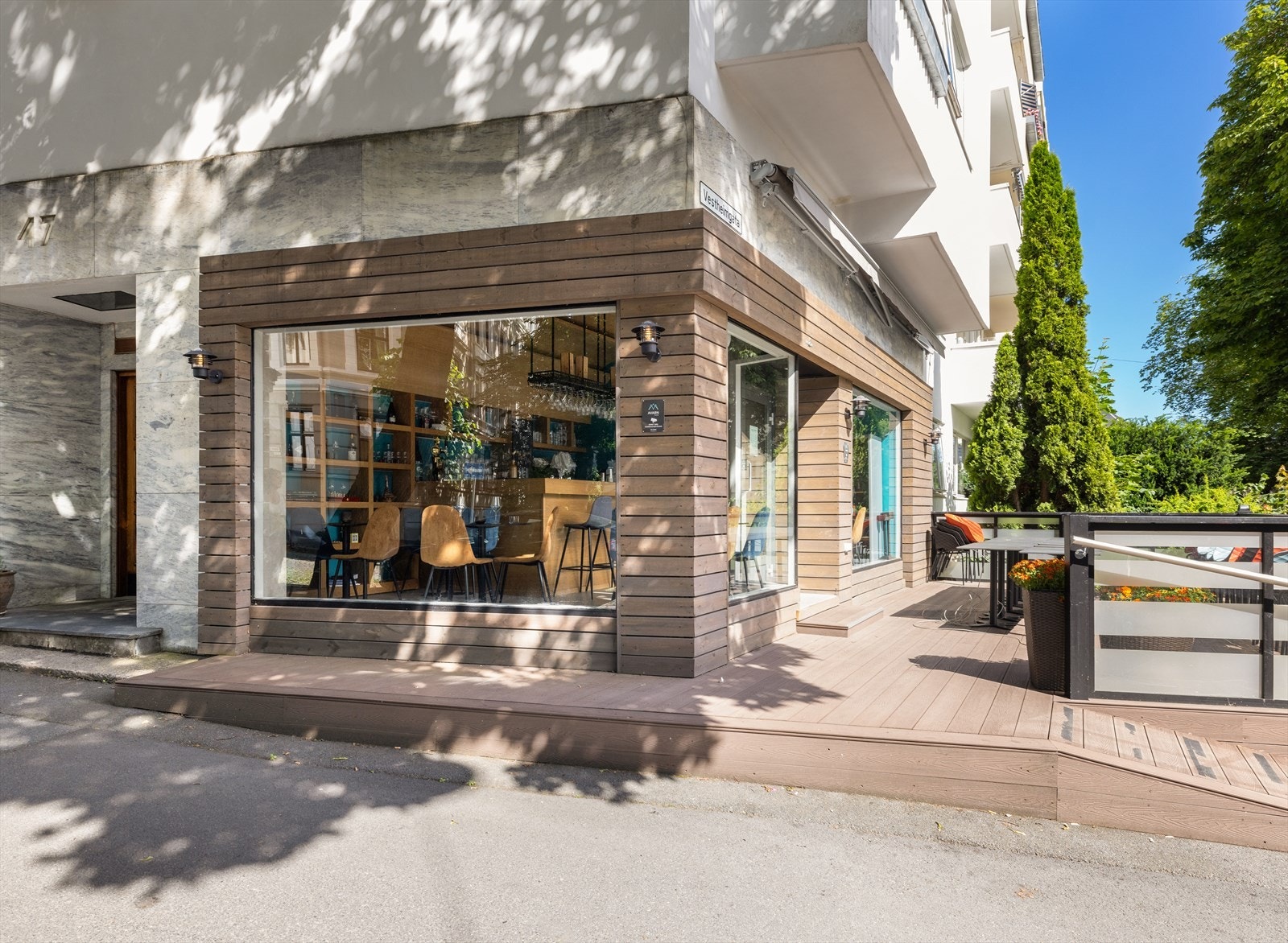 Gabels gate 47A har en ideell beliggenhet for deg med en travel hverdag som ønsker å bo på Frogner, i hjertet av byen med nærhet til alt - Gabels Vinbar ligger i bygget Galleribilde