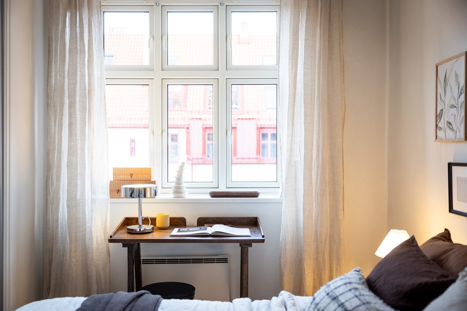 Store vindusflater sikrer godt med lys og luft Galleribilde