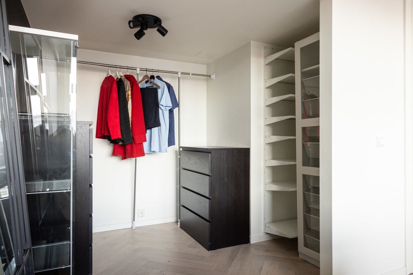 God plass til klær, sko og annen oppbevaring. Galleribilde