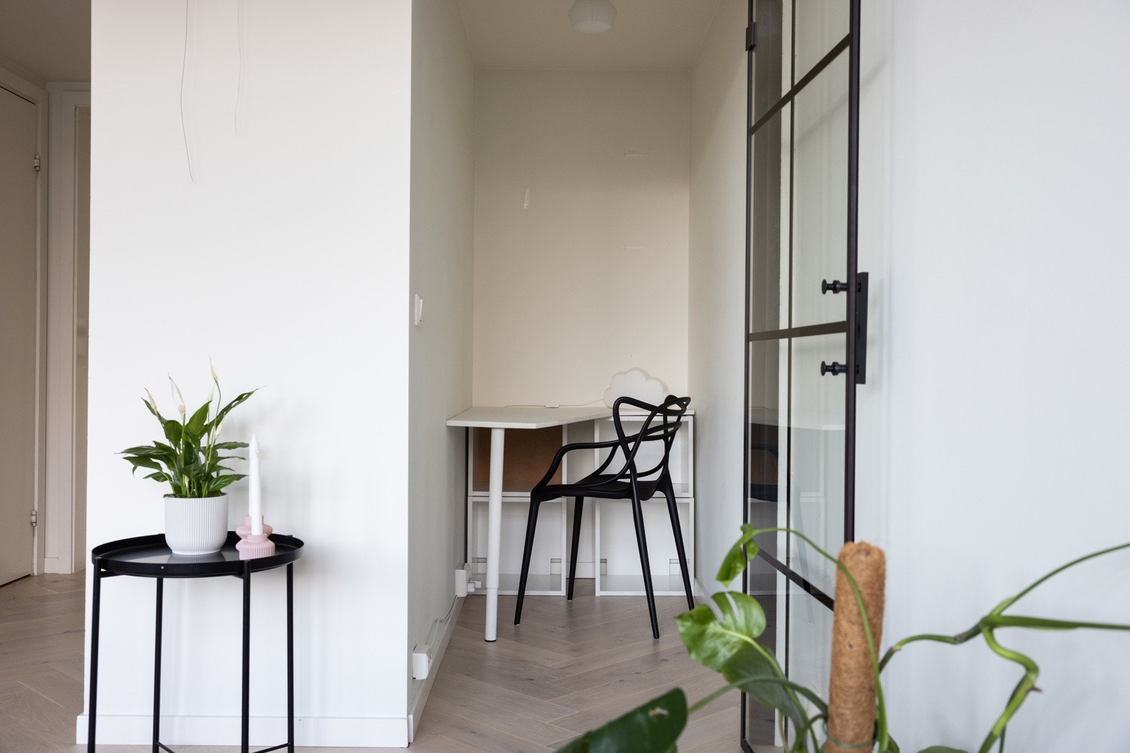 Innvendig bod som i dag er innredet som kontor. Galleribilde