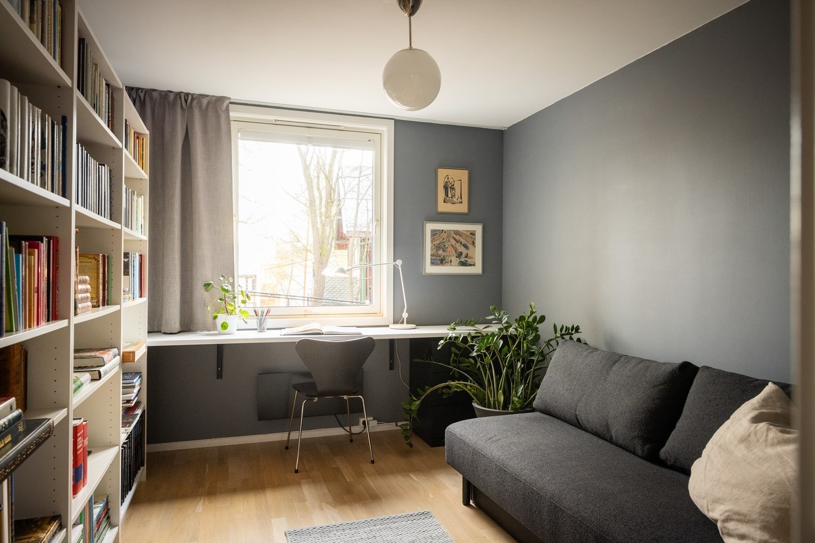 - Soverom to er også av god størrelse og har plass til dobbeltseng og garderobeløsning - Galleribilde