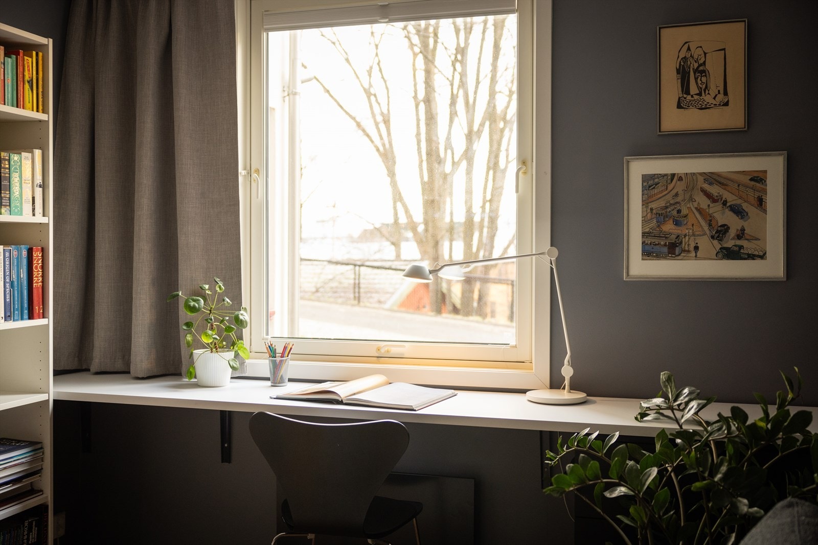 - Soverom to er i dag innredet som hjemmekontor - Galleribilde