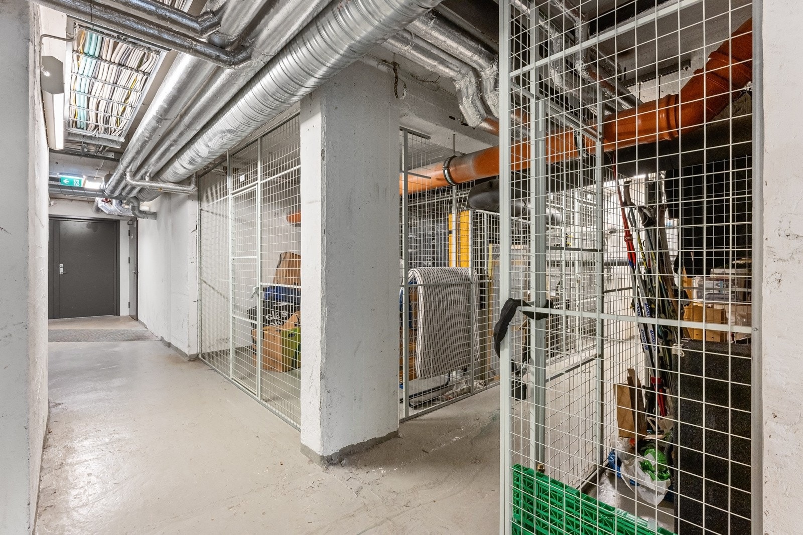 Boligen disponerer en romslig kjellerbod på ca. 6 kvm. Galleribilde