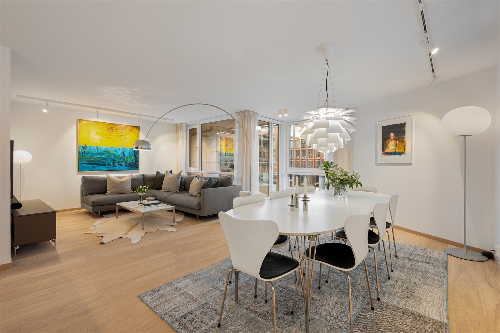 God plass til større spisebord og sofagruppe - Perfekt for hyggelige sammenkomster! Galleribilde