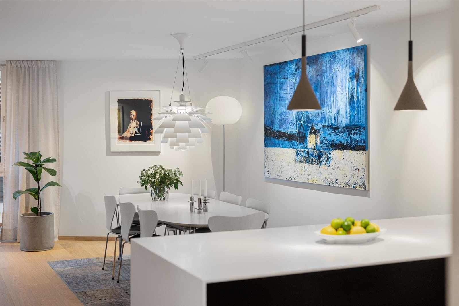 Gjennomtenkte løsninger med bla. prosjektert belysning av lysdesigner i SML Lightning, samt lysstyring med Bluetooth systemet Casambi. Galleribilde