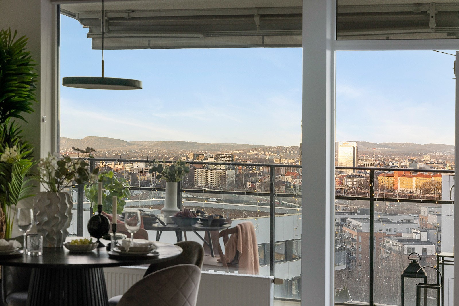 Utsikten fra leiligheten og balkongen Galleribilde