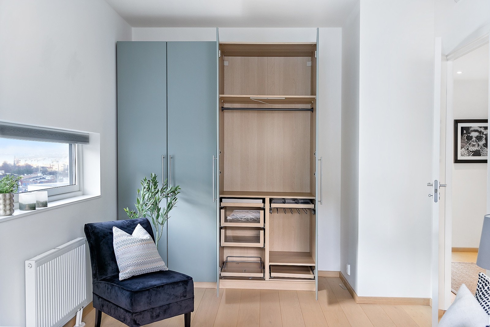 Garderobeskap i hovedsoverom og i entré Galleribilde