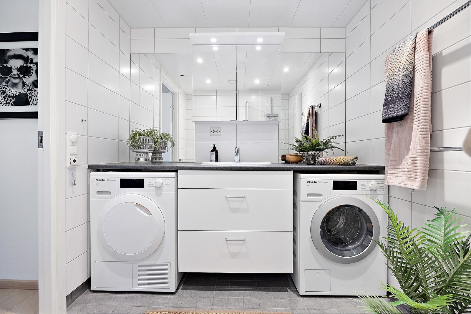 Bad - opplegg for vaskemaskin og tørketrommel Galleribilde