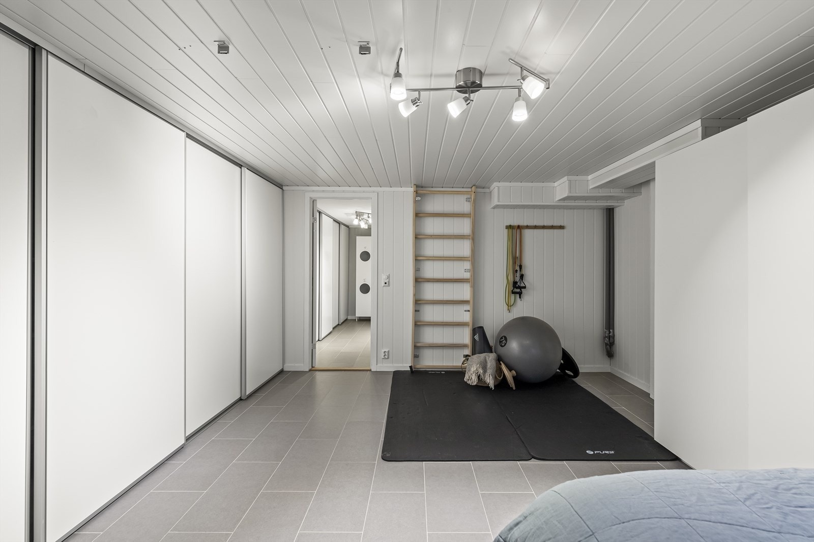 Rom innredet som kjellerstue (ikke godkjent) Galleribilde