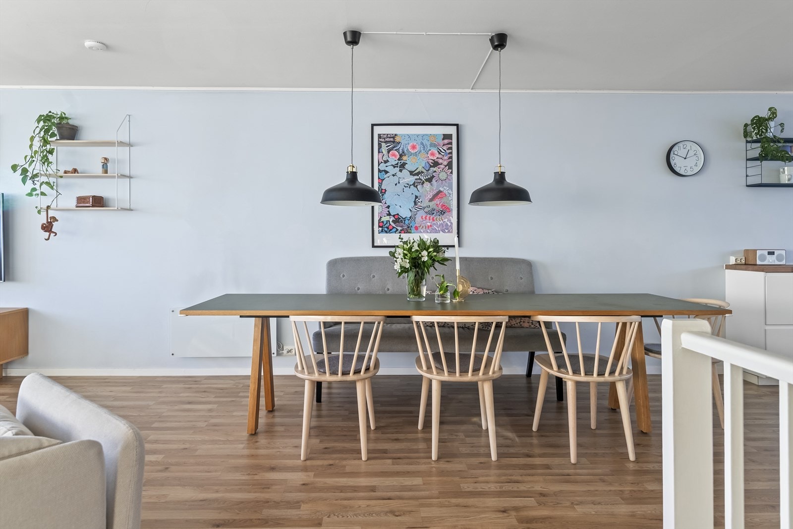 Plass til romslig spisebord Galleribilde