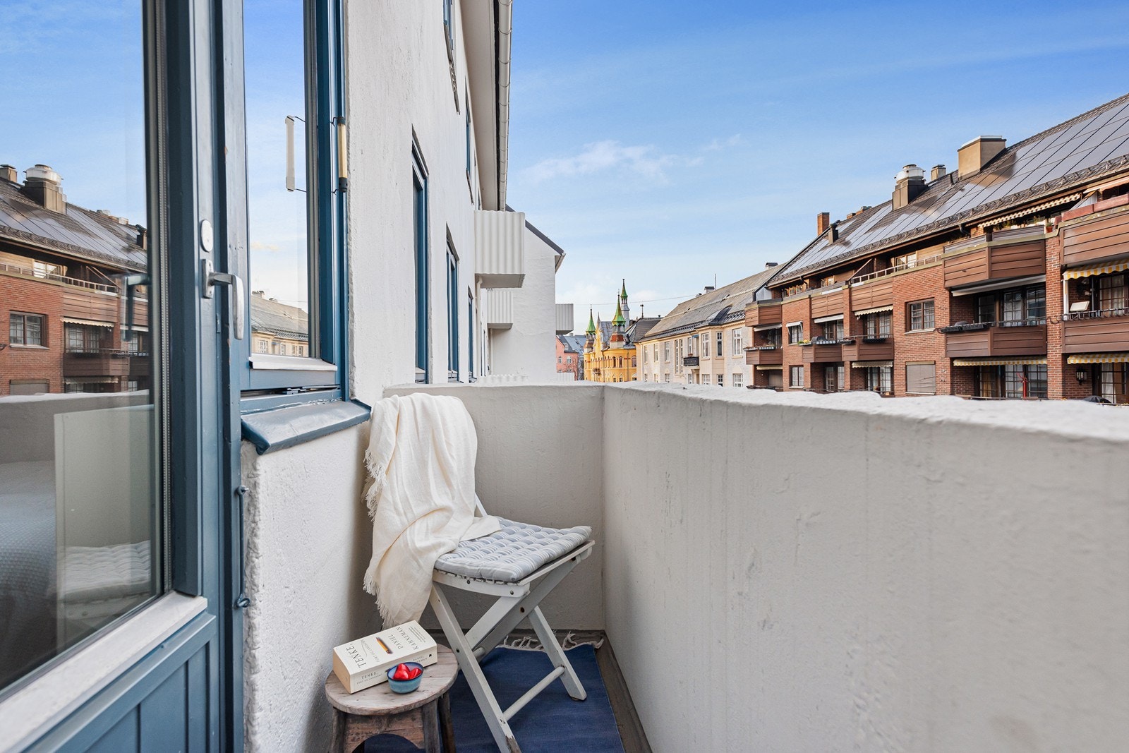 Her er det utgang til balkong nummer 2. Kveldssol! Galleribilde