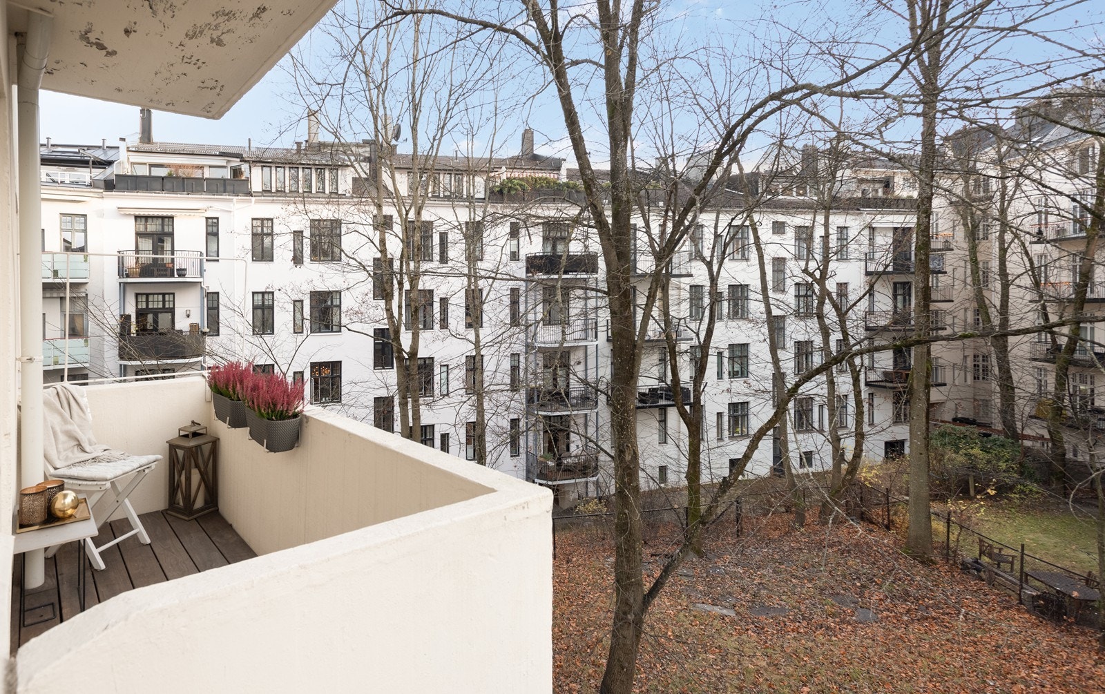 Her bor du usjenert til og det er sol fra formiddagen til sen ettermiddag Galleribilde