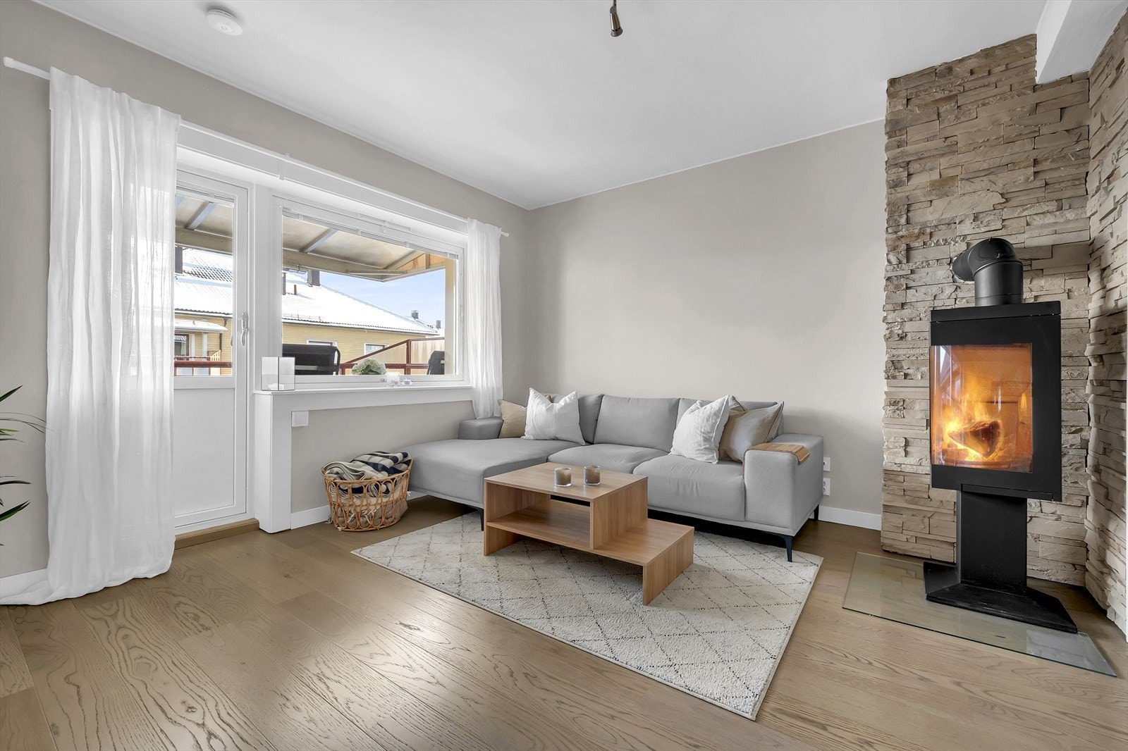 Leiligheten ligger i 4. etasje og inneholder entré, bad, soverom, kjøkken og stue. Galleribilde