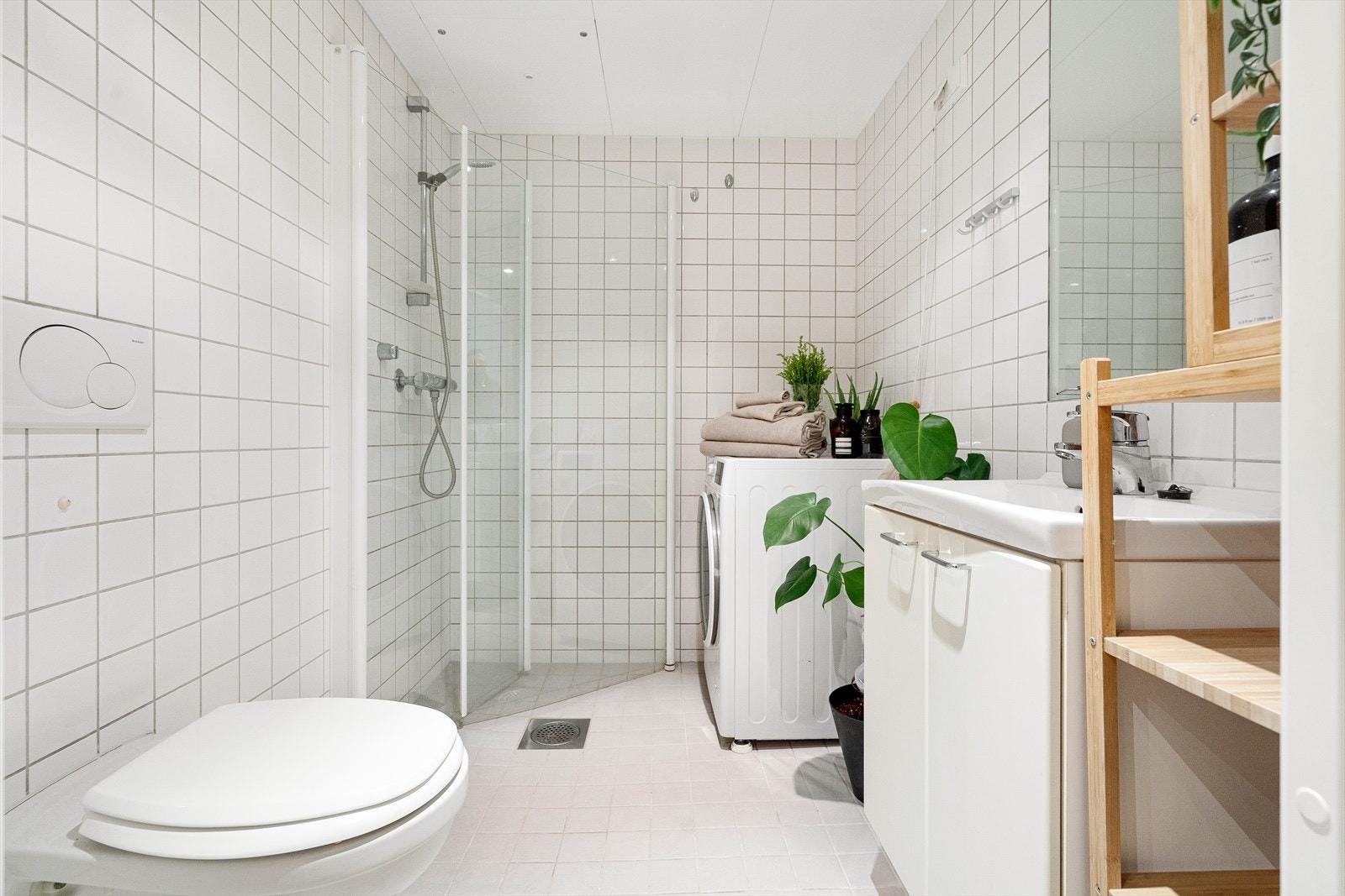 Moderne og praktisk bad med gulvvarme Galleribilde