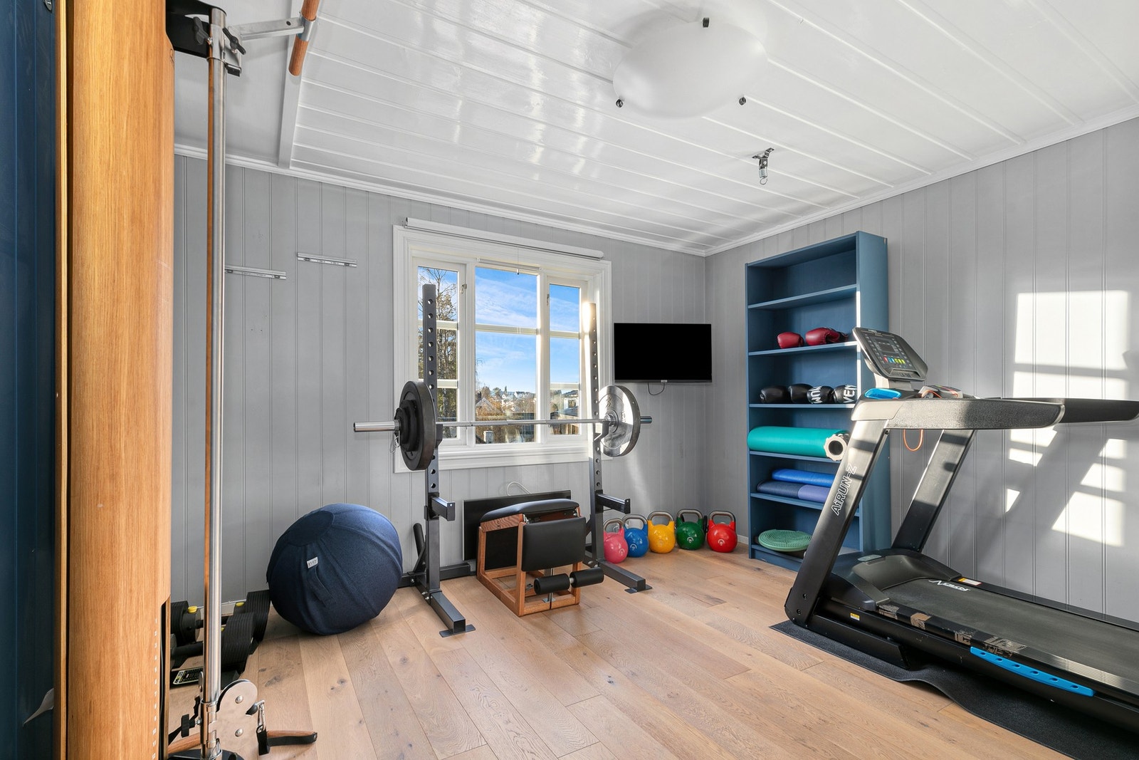 Soverom nr. 3 i overetasjen har god størrelse, og er i dag innredet som trimrom. Galleribilde