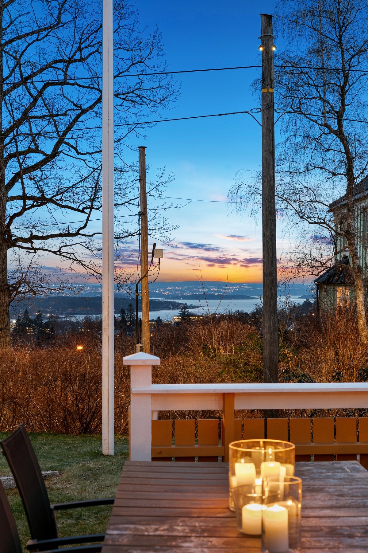 Takterrassen gir flott utsyn mot fjorden. Galleribilde