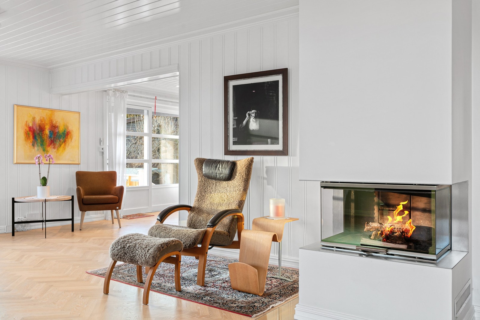 Spisestue har skyvedørsutgang til en sørvestvendt takterrasse på ca 32 m2. Galleribilde