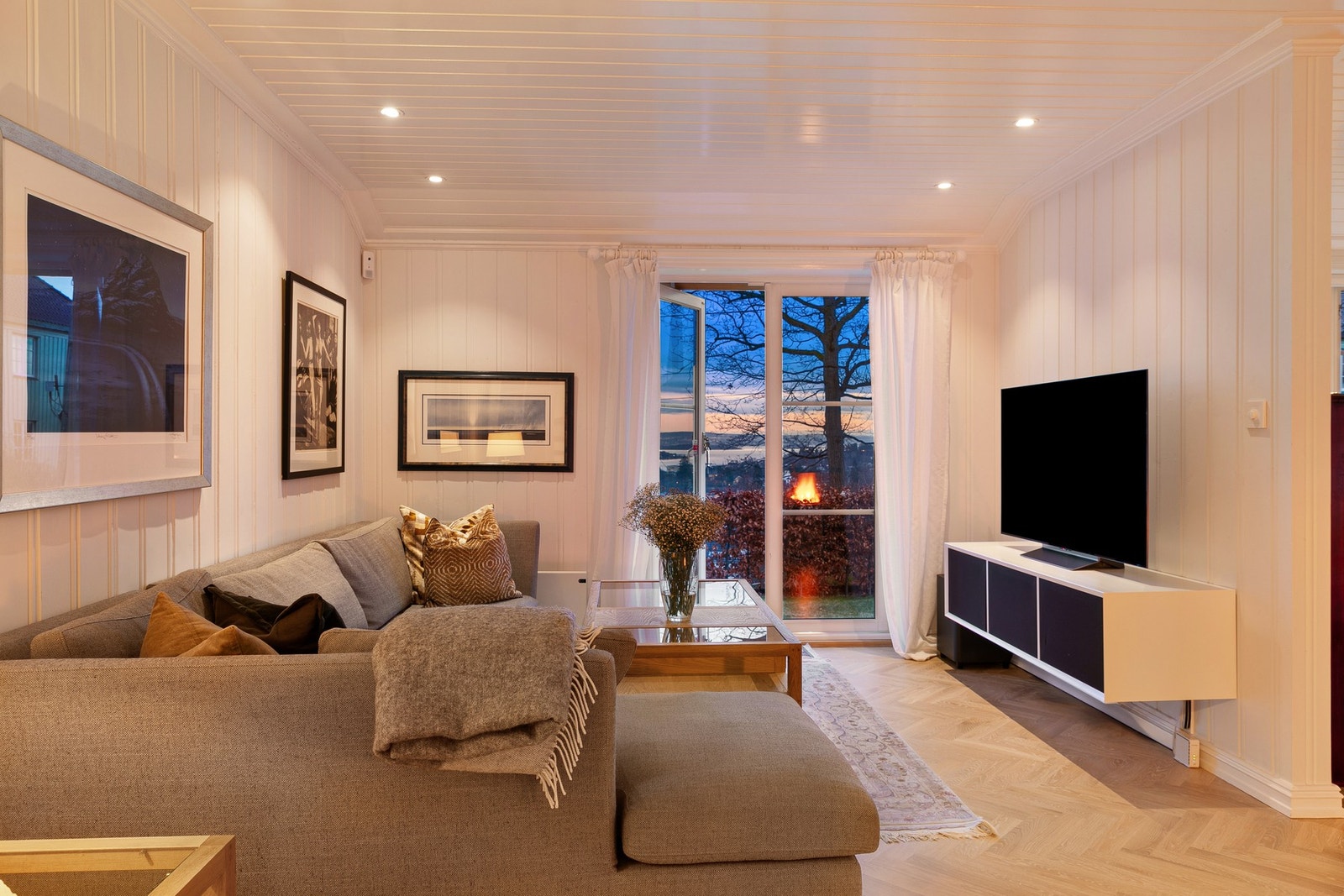 Tv-stue kveld. Galleribilde