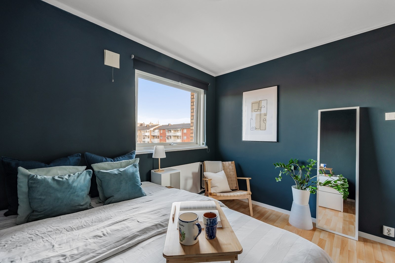 Soverommet er malt i fargen Oslo - perfekt for avslapning. Galleribilde