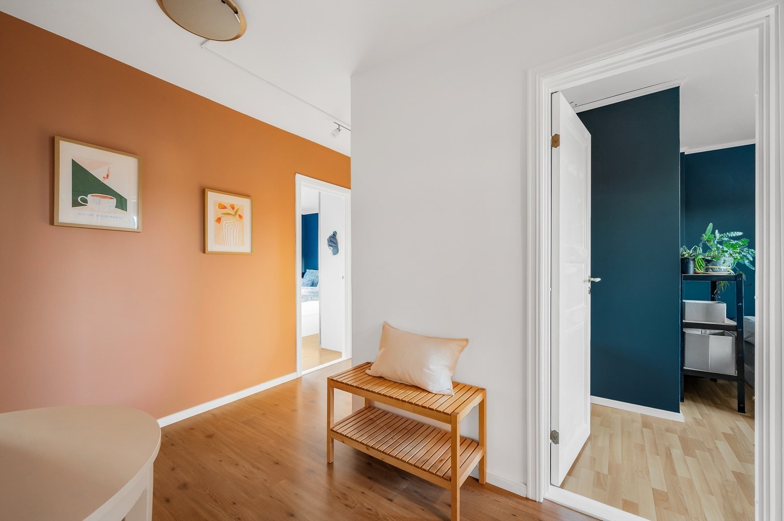 Leilighetens andre soverom er på andre siden av leiligheten. Galleribilde