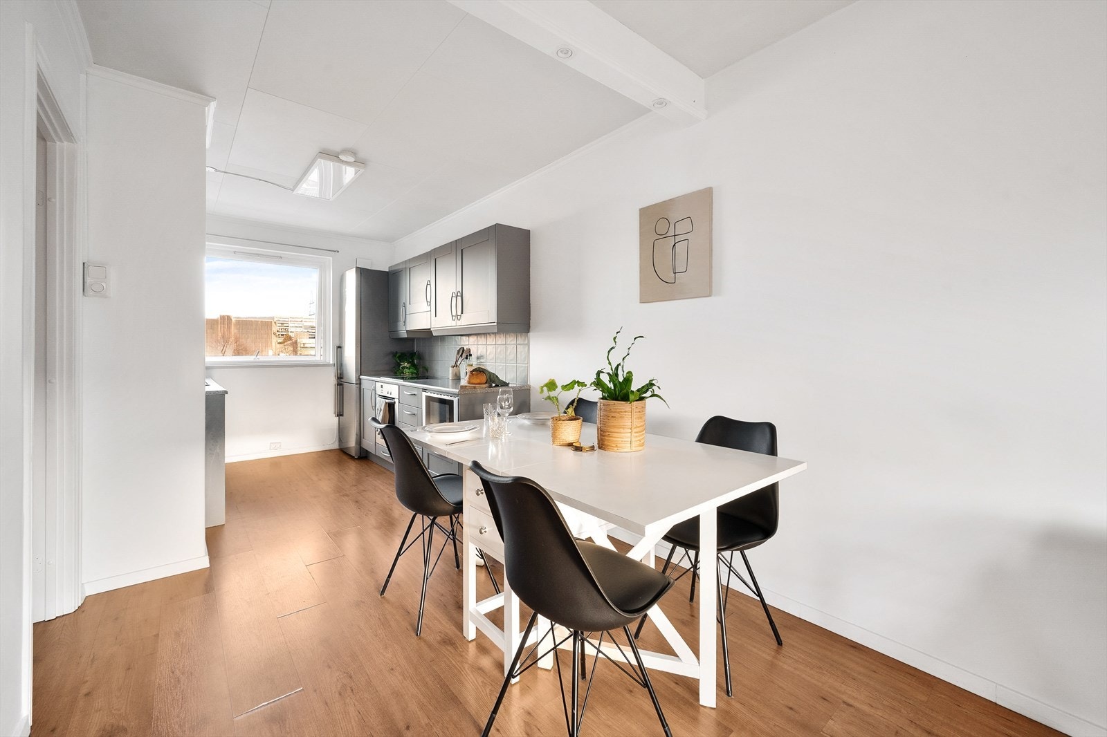 Her kan du invitere venner og familie på hyggelige middagsbesøk. Galleribilde