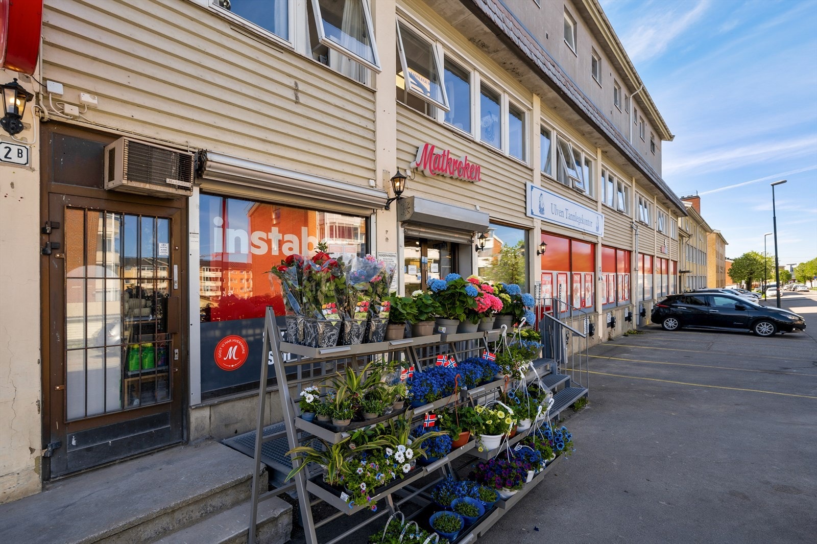 Søndagsåpne Matkroken er nærmeste nabo! Her kan du kjøpe deilig nystekte bakevarer hver dag. Galleribilde