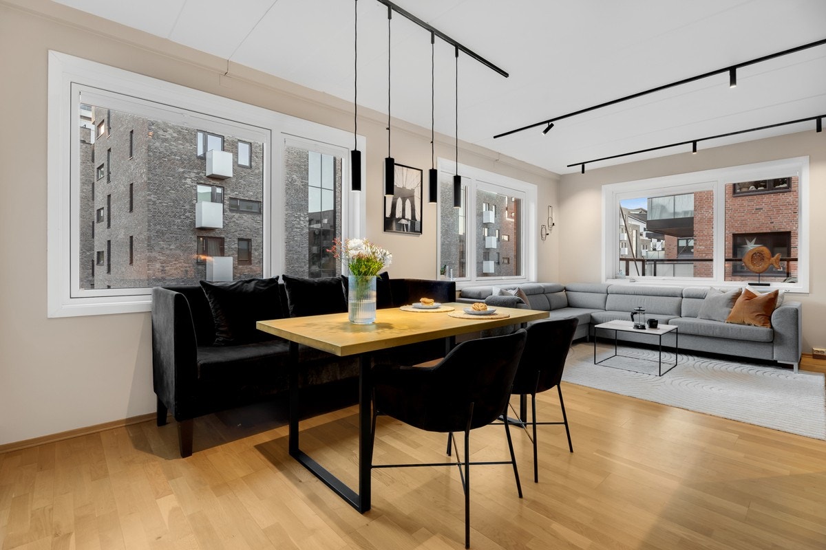 I stuen er det også plass til ønsket spisebordsinnredning Galleribilde