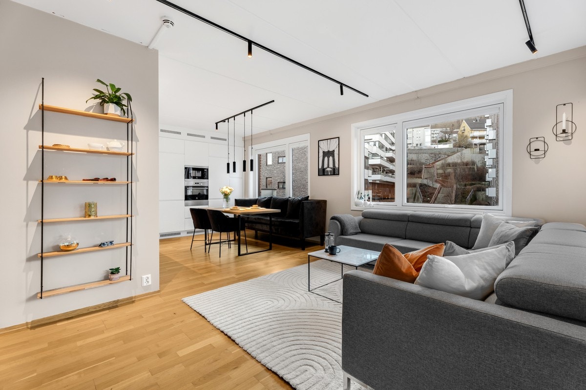 Her har du mulighet til å sikre deg romslig 4-roms leilighet på 112kvm BRA Galleribilde