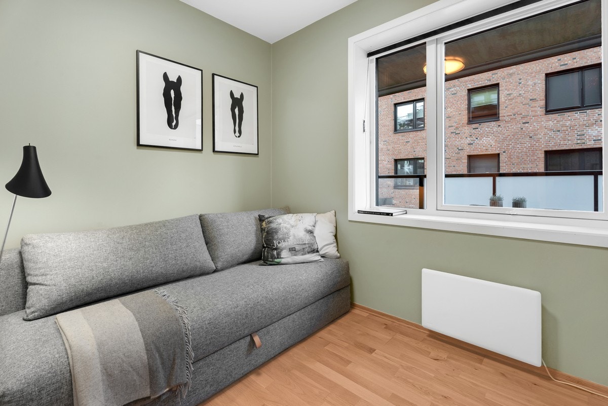 Rommet er malt i en behagelig fargetone Galleribilde