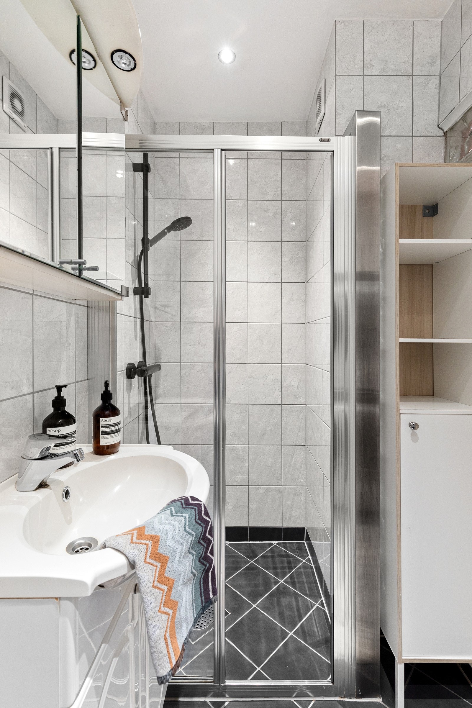 Baderommet ble pusset opp ca. 2005 i regi av tidligere eier. Galleribilde