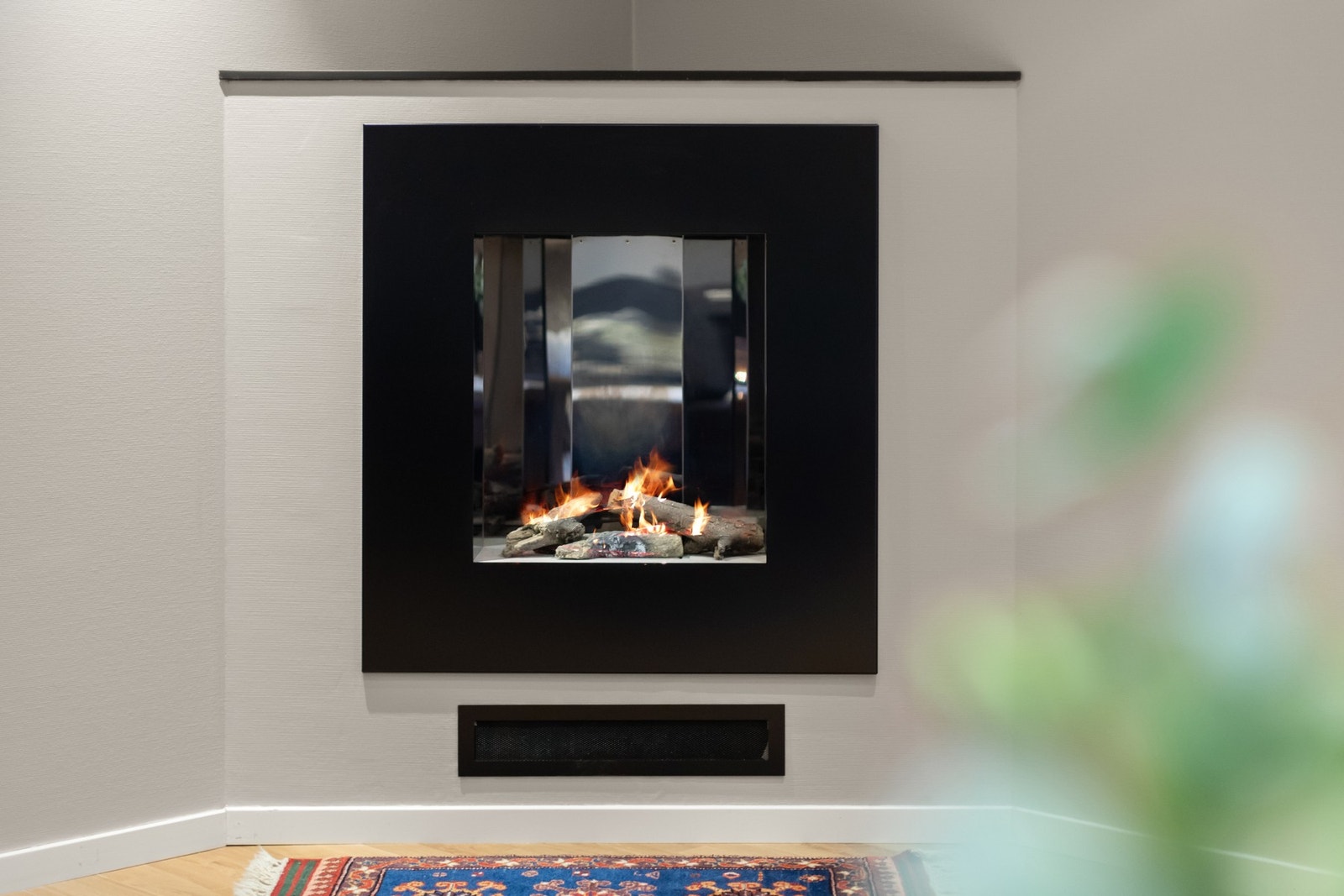 I stuen er det også satt inn biopeis, som gir både varme og en hyggelig stemning på kalde dager Galleribilde