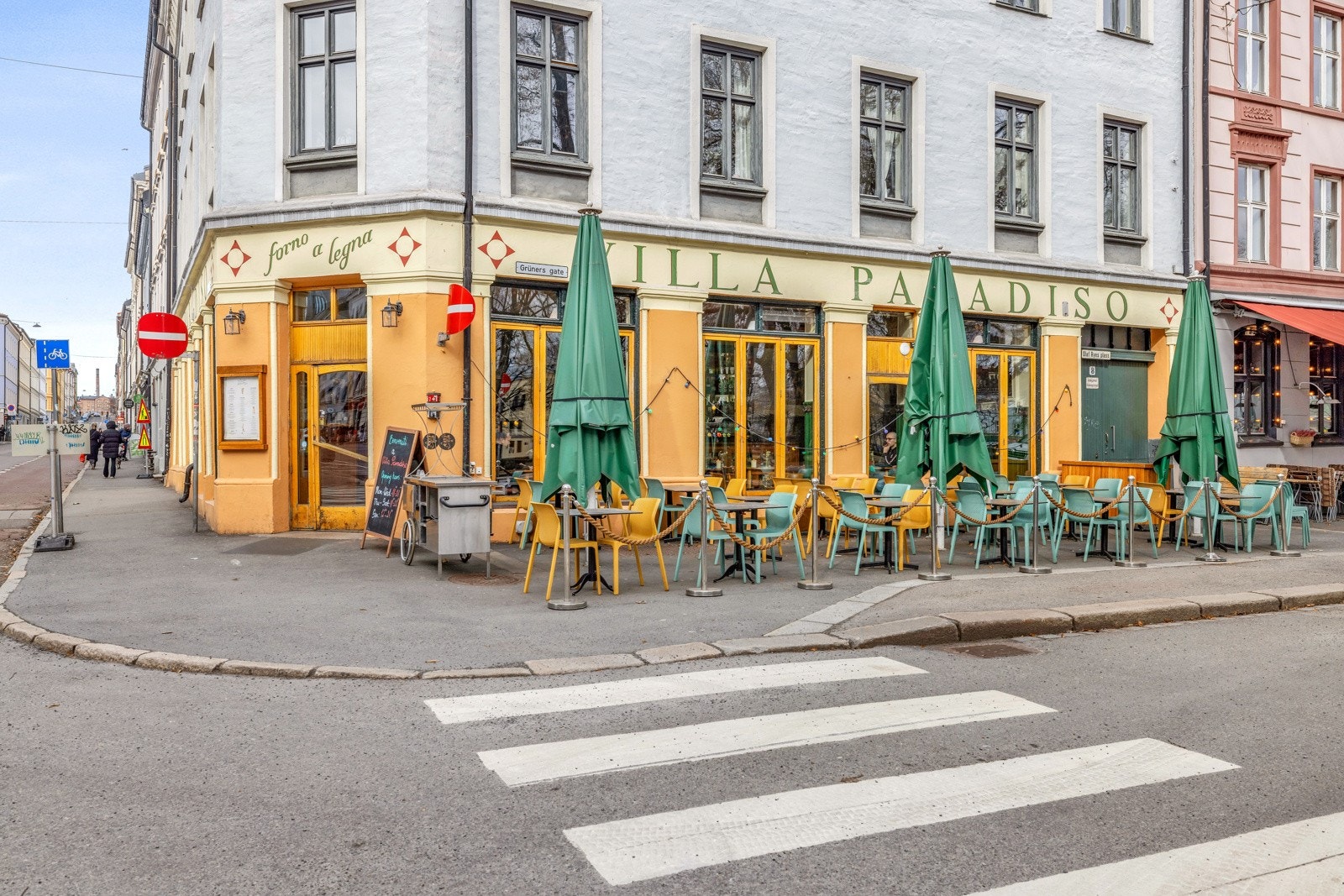 Få minutters gange til Løkkas mest attraktive spise- og utesteder, som Villa Paradiso, Le Benjamin, Delikatessen, Jimmy's og Parkteateret, for å nevne noen få Galleribilde