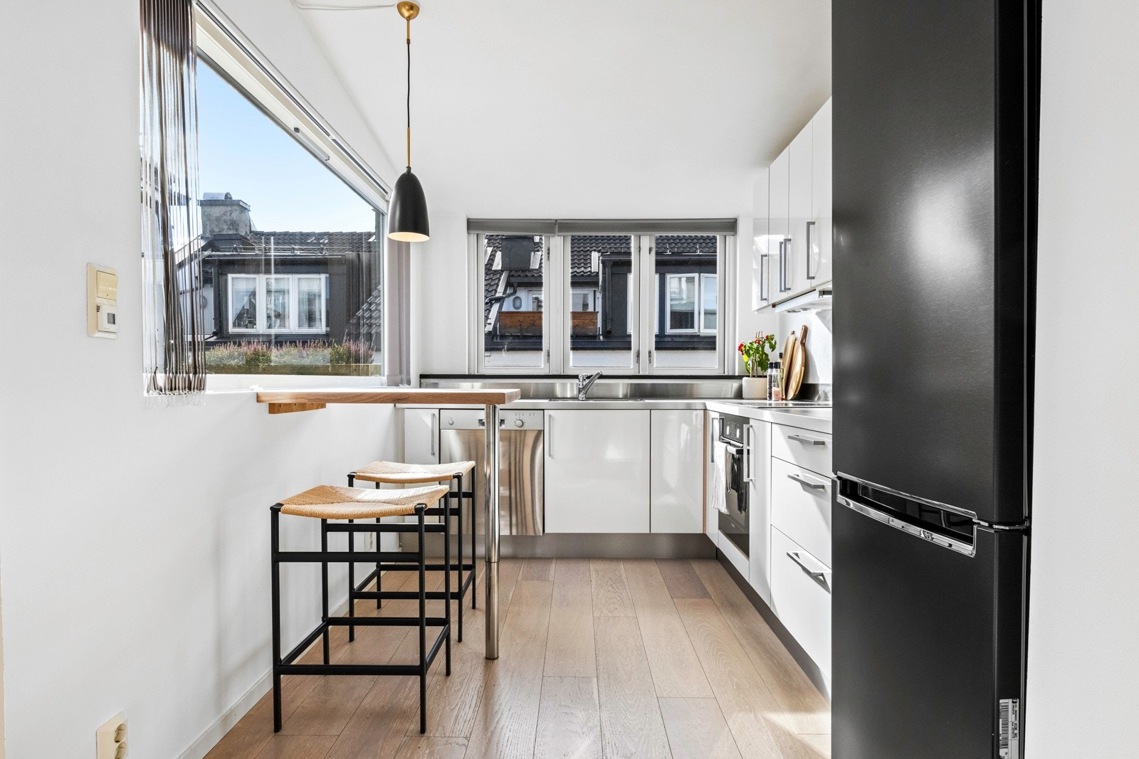 God benk- og skapplass Galleribilde