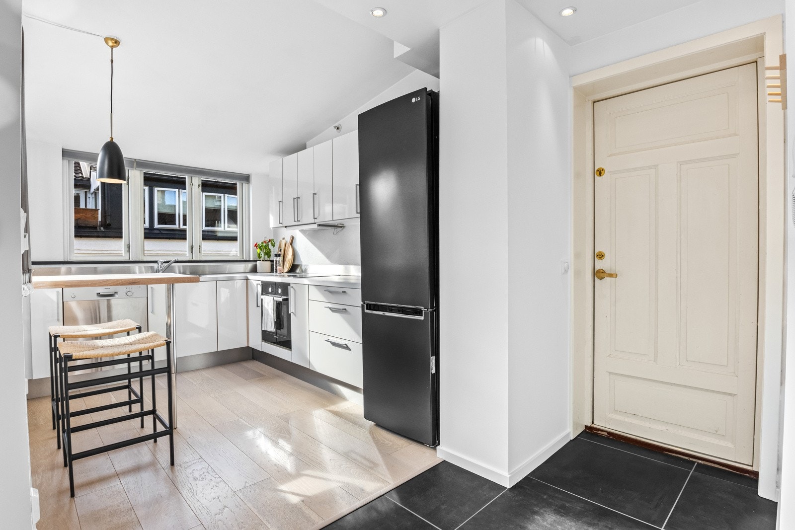 Kjøkkeninnredning fra HTH med tilstandsgrad 1 Galleribilde