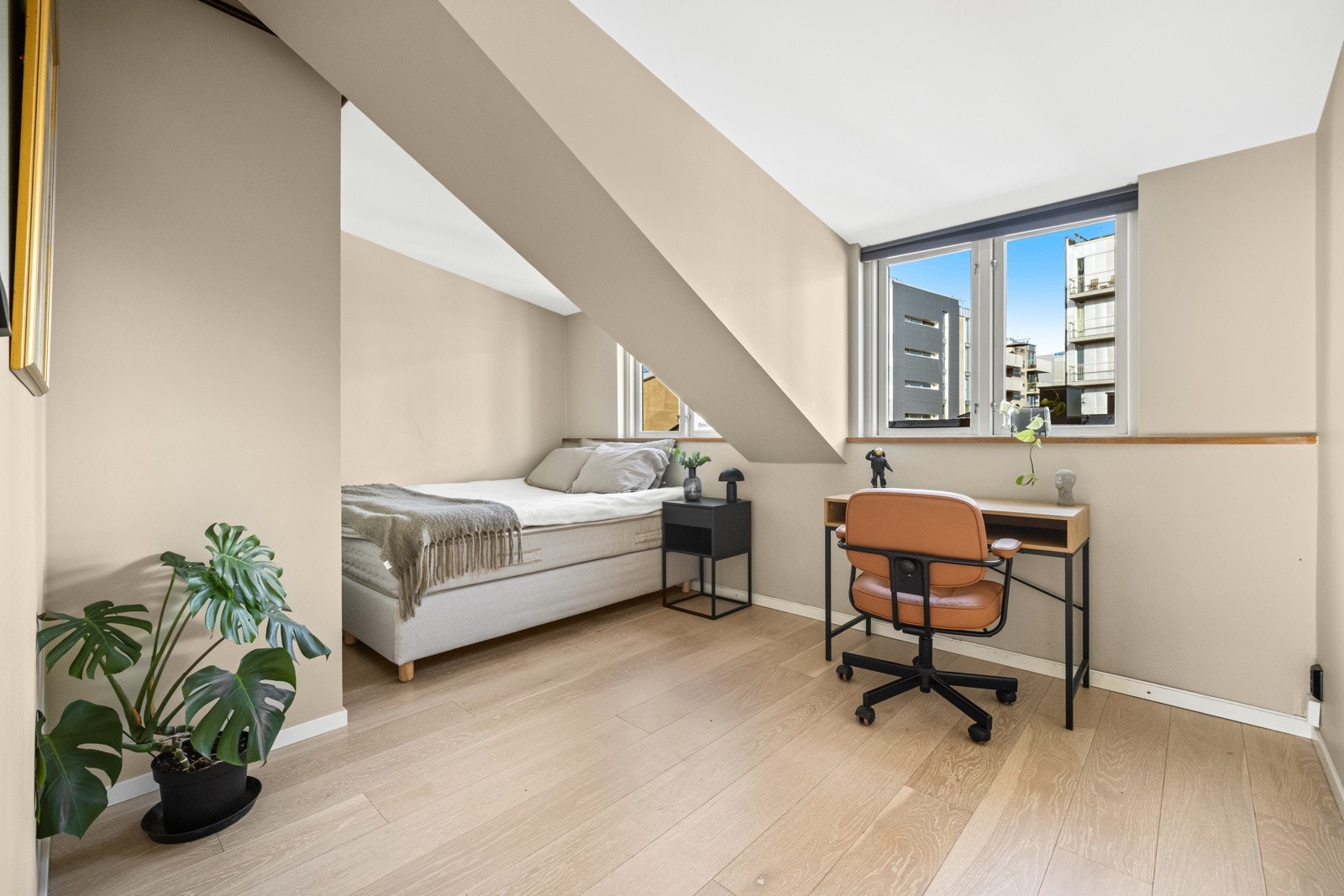 Soverom 2 har også god plass til dobbeltseng og annet møblement Galleribilde