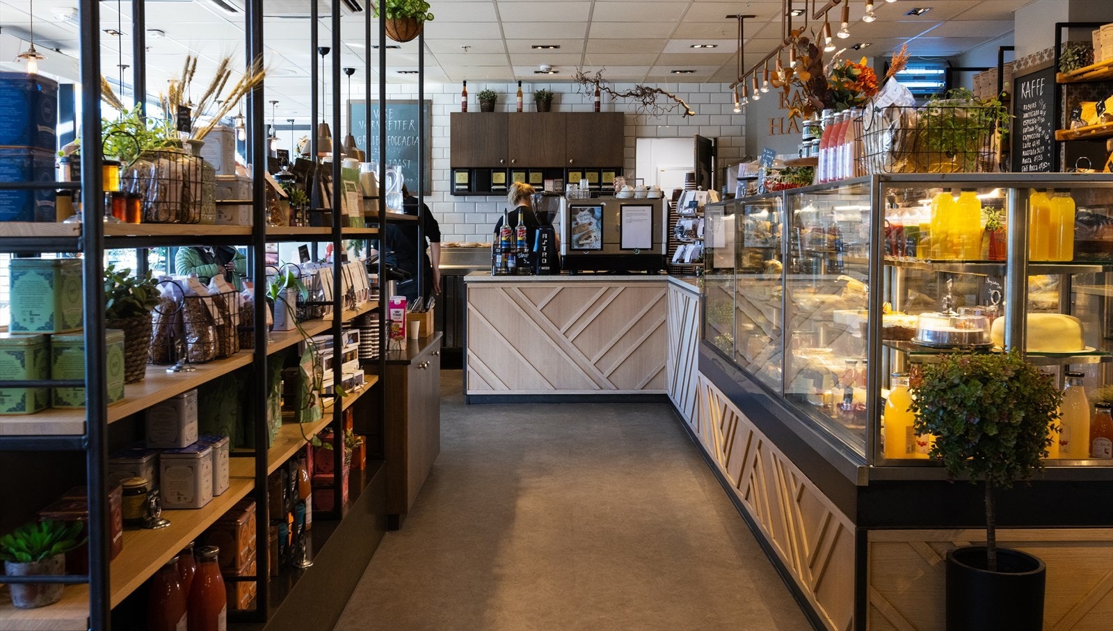 Det er flere kafeer og populære spisesteder i nærområdet Galleribilde