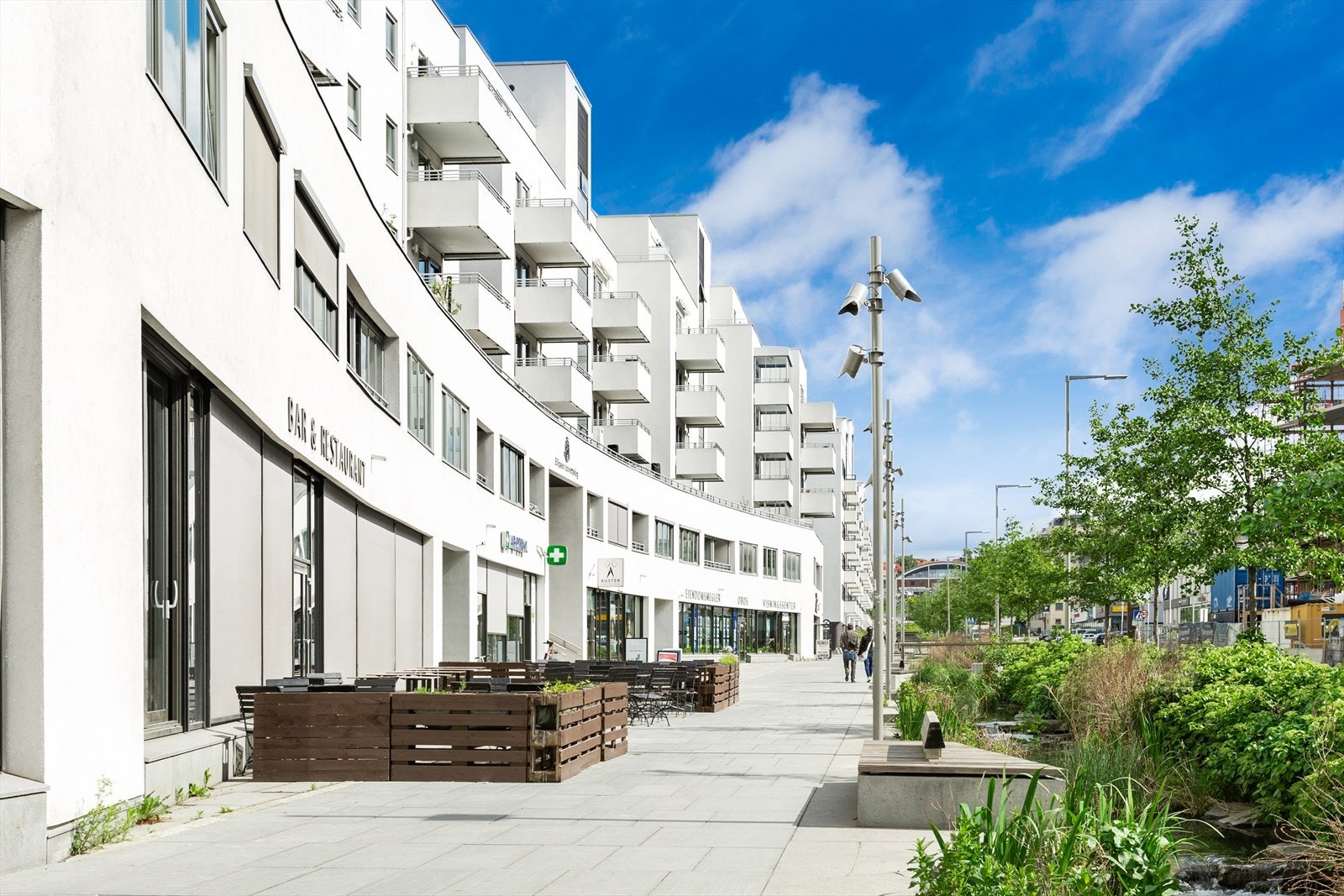 Leiligheten har en sentral beliggenhet med nærhet til "alt" man trenger i hverdagen Galleribilde