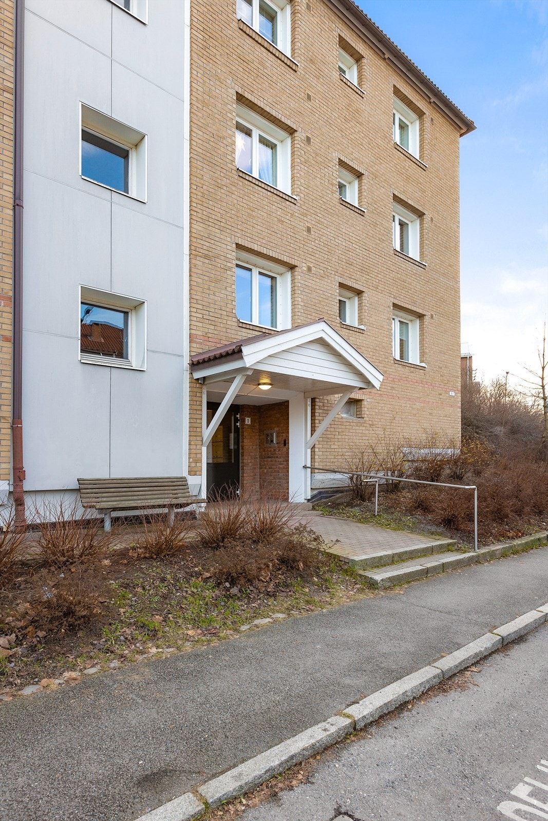 Borettslaget har 166 parkeringsplasser, hvorav ti har uttak for lading av elbil. Parkeringsplass tildeles etter venteliste Galleribilde