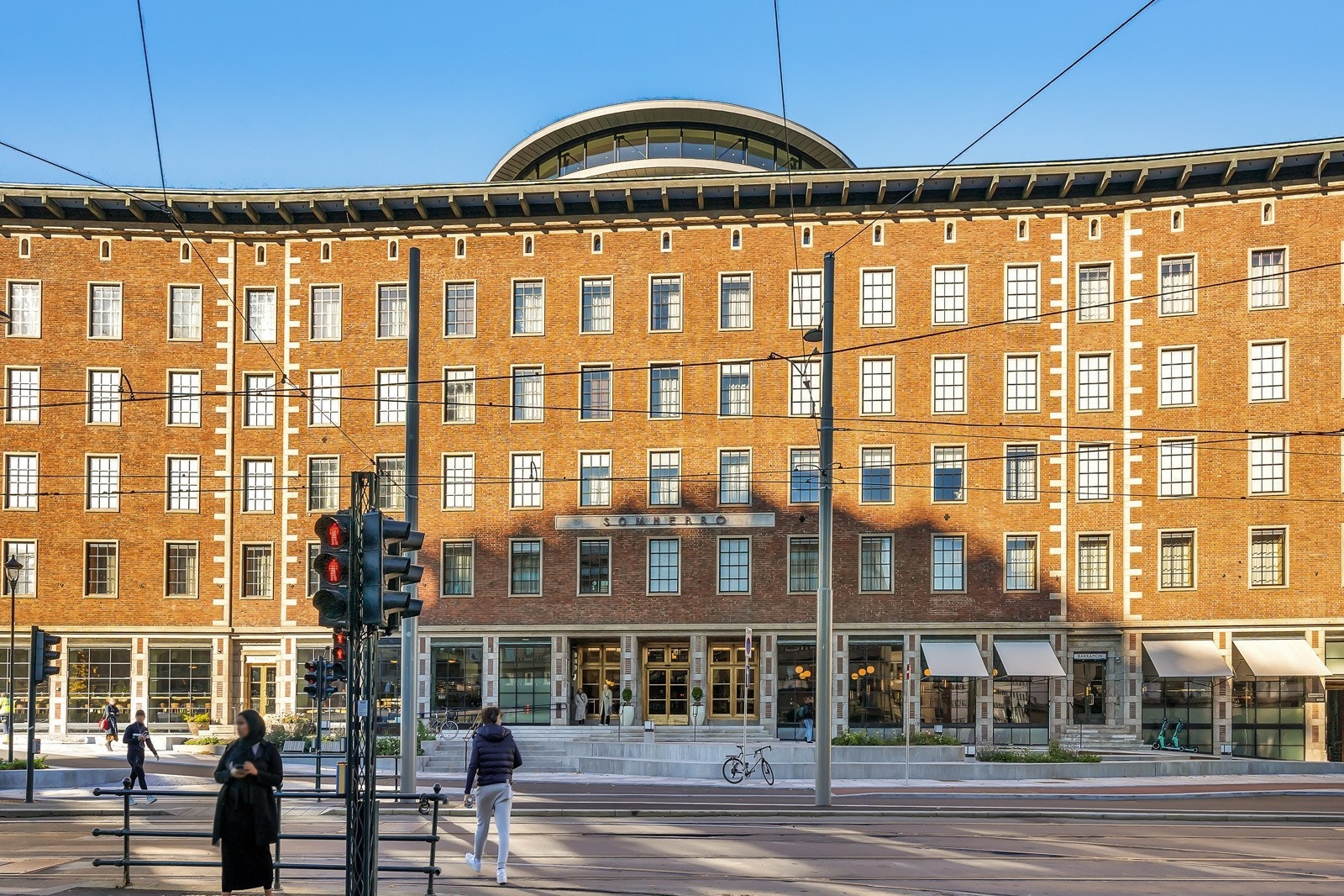 I tillegg er vestkantbadet gjenåpnet med egen velvære- og treningsavdeling. Her kan du starte dagen med en forfriskende svømmetur i vakre art deco-omgivelser etterfulgt av deilig hotellfrokost på Sommerro Galleribilde