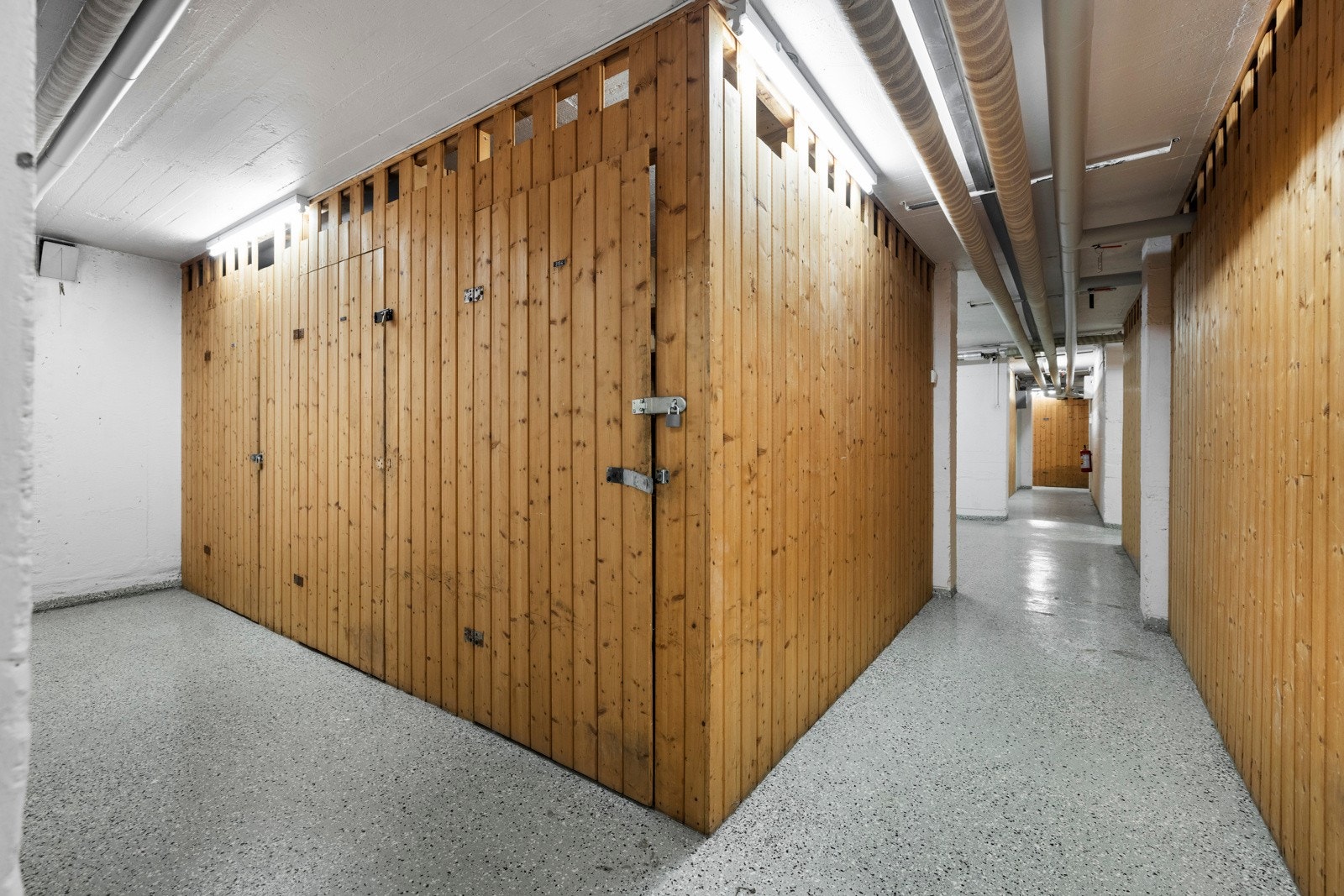 Leiligheten disponerer bodareal i kjeller på ca. på 4 kvm og loftsbod på ca. 3 kvm. Galleribilde